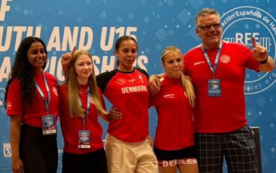 2 landstrænerer og 3 piger/ungdomsløftere